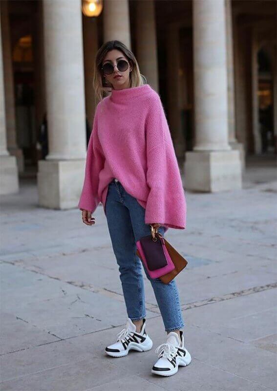 look com dad sneakers calça jeans e blusa rosa look-com-dad-sneakers-preto-e-branco-calça-jeans-e-blusa-rosa