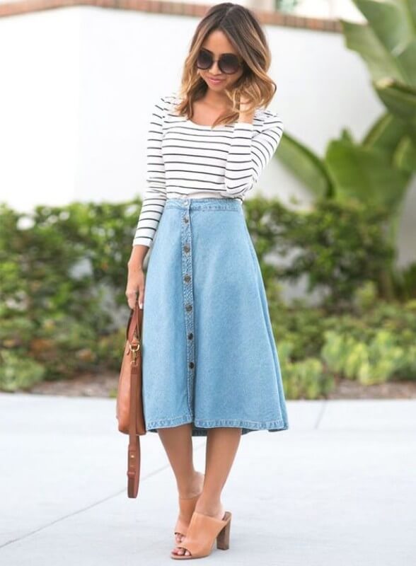look blusa listrada e saia jeans midi com botões na frente look-com-saia-jeans-midi-com-botão-na-frente-e-blusa-listrada Foto Blog da Juliana Parisi