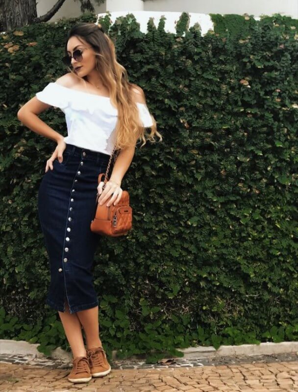Ideia de look com saia jeans midi com botões na frente look-com-saia-midi-jeans-com-botões Foto Pinterest