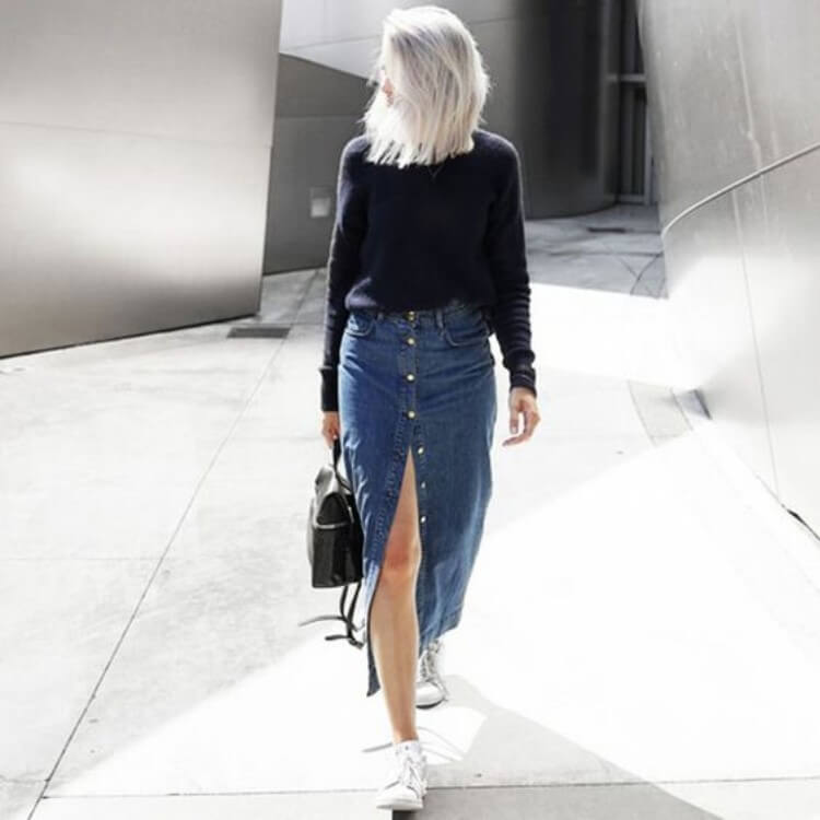 look blusa preta e saia jeans midi com botões na frente look-inverno-saia-jeans-midi-com-botões-e-blusa-preta Foto Steal the Look