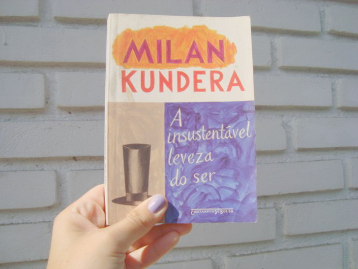 Capa do livro A insustentável leveza do ser de Milan Kundera