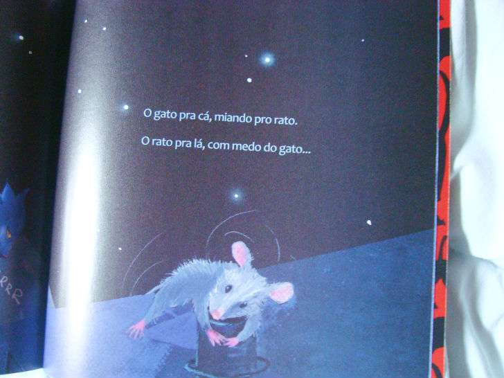 Livro Gato pra cá, rato pra lá do projeto: Leia para uma criança do banco Itaú